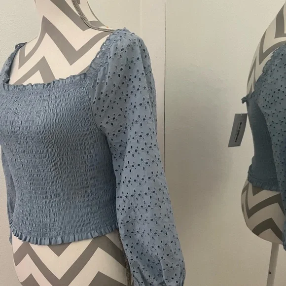 Apricot Lane Crop Top with Eyelet Sleeves - Picture 4 of 4